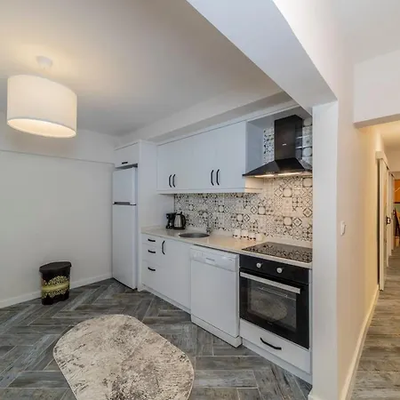 Lejlighed Central Flat Near Konyaalti Beach In Muratpasa