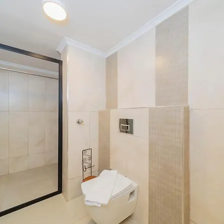Central Flat Near Konyaalti Beach In Muratpasa Apartment